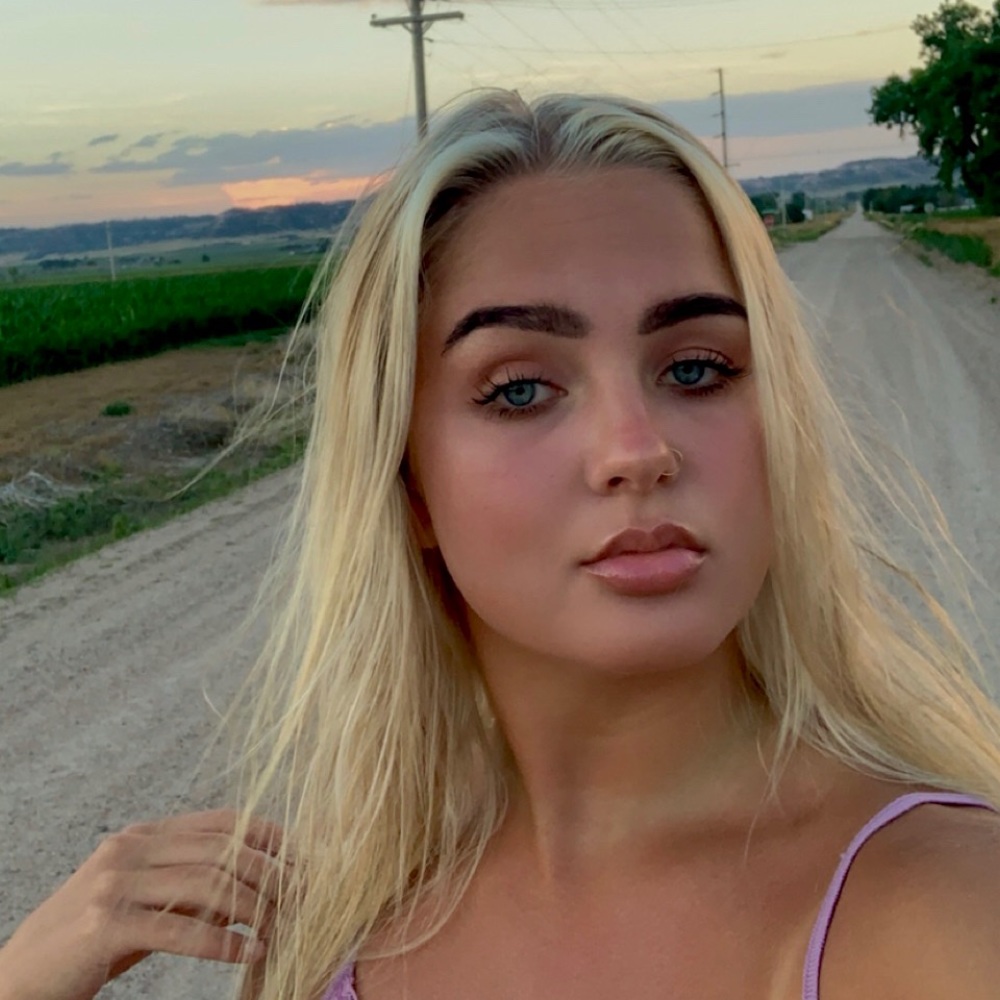 Meet your Posher, Elli